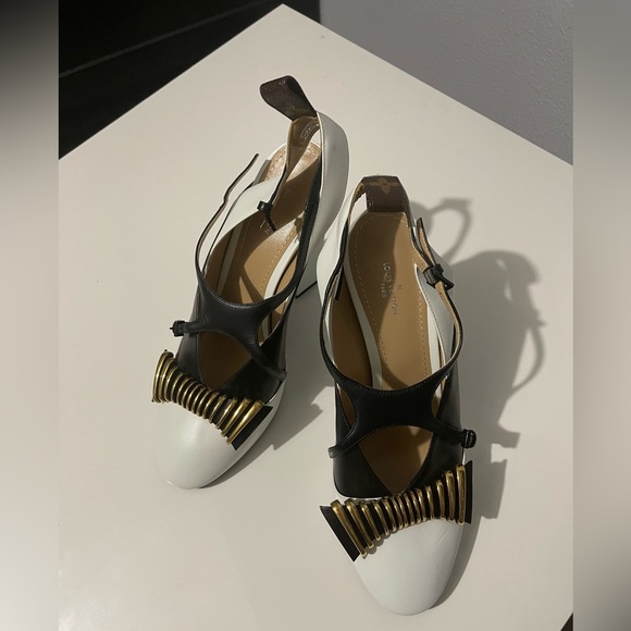Gorgeous Louis Vuitton LV sandals heels size 39 brand new - Picture 1 of 9